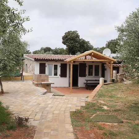 Holiday Houses Marta Ровинь Экстерьер фото