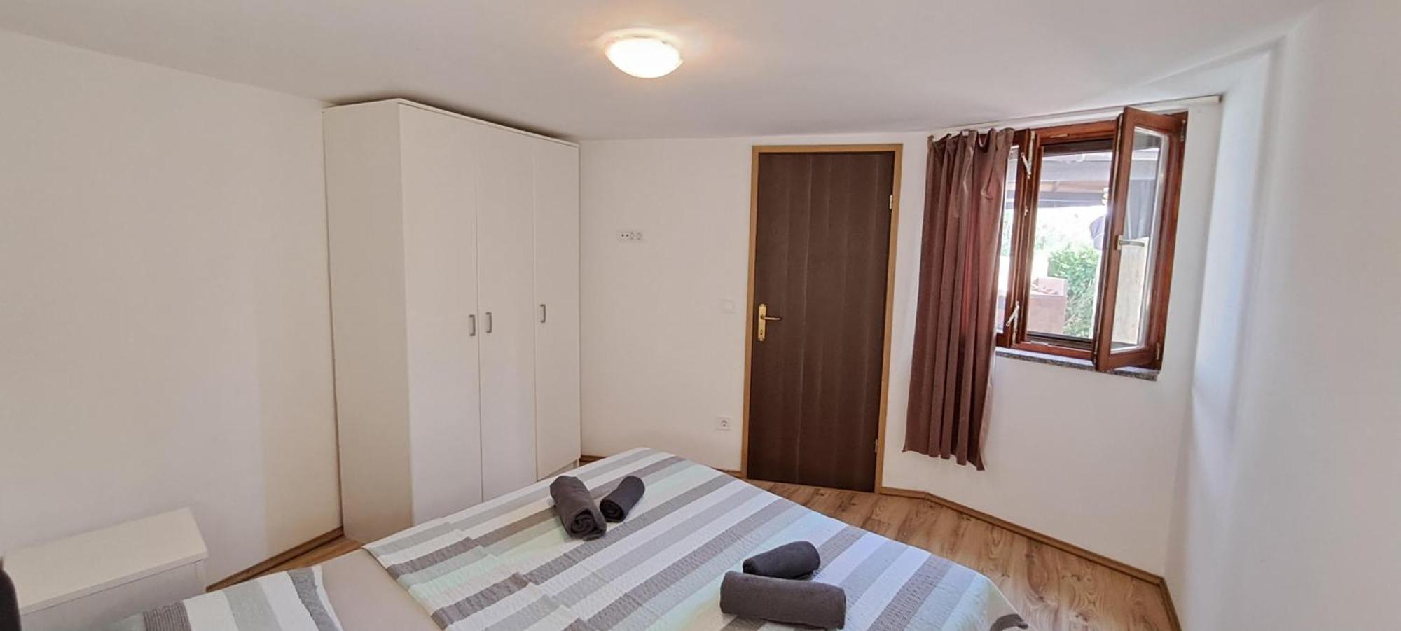Holiday Houses Marta Ровинь Экстерьер фото